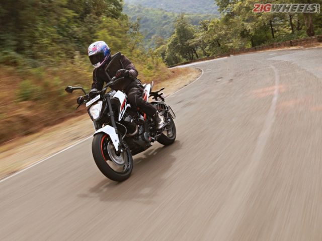 2017 KTM 250 Duke Road Test Review